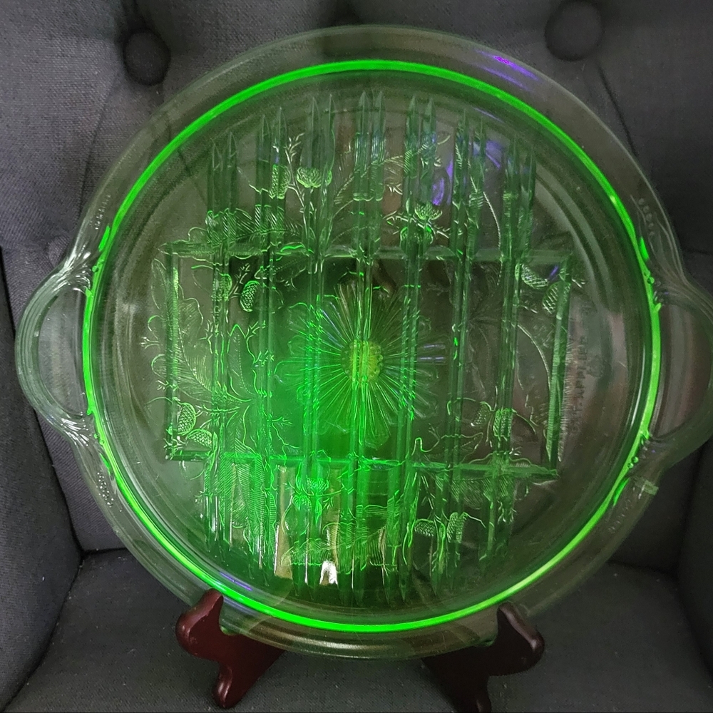 Uranium glass cake plate